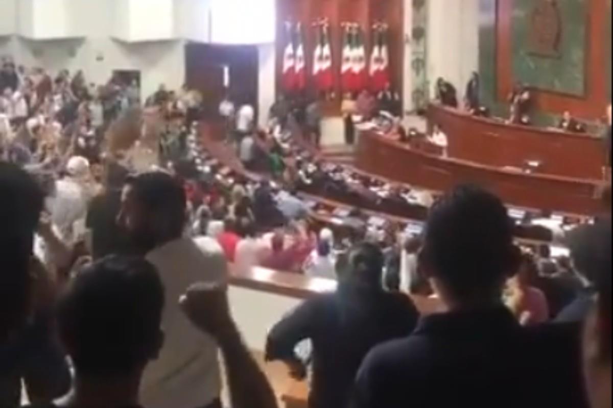 Protestas en el Congreso de Sinaloa Foto: X(Twitter) @VisionRedTez