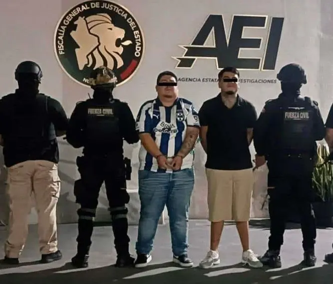 Dos de los cuatro generadores de violencia detenidos. Foto: Grupo de Coordinación para la Seguridad de Nuevo León.