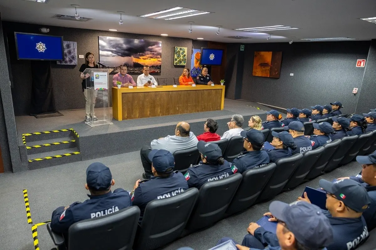 Gradúan a elementos de Guadalupe como bilingües previo a mundial de futbol 2025