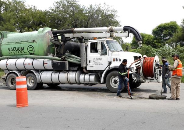 Escobedo y Agua y Drenaje de Monterrey reparan fugas de drenaje sanitario