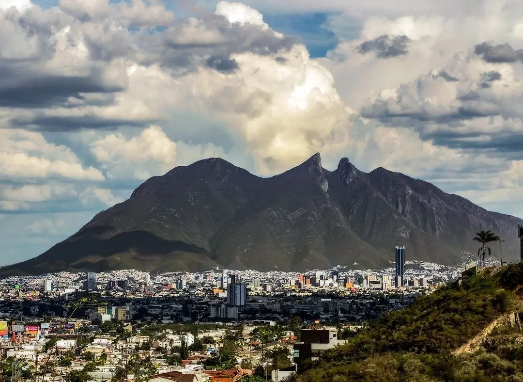 Retrato de Monterrey y el cerro de la Silla. Foto: Secretaría de Economía.