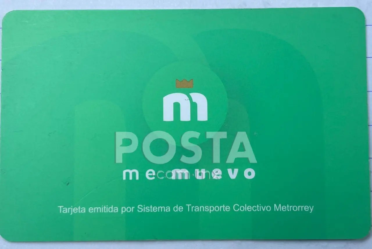 La tarjeta Me Muevo emitida por la Secretaría de Movilidad de Nuevo León. Foto: Rosy Sandoval.