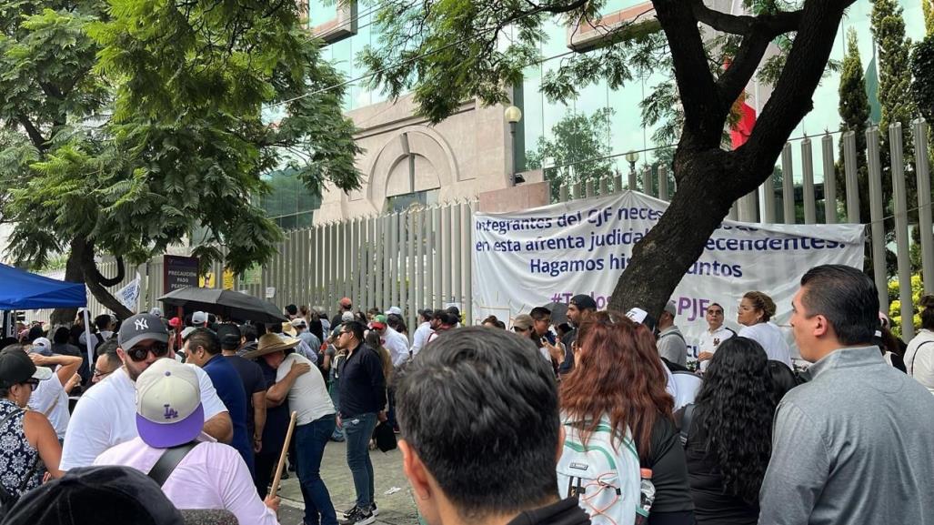 Manifestantes exigen echar abajo reforma del Poder Judicial en el CJF