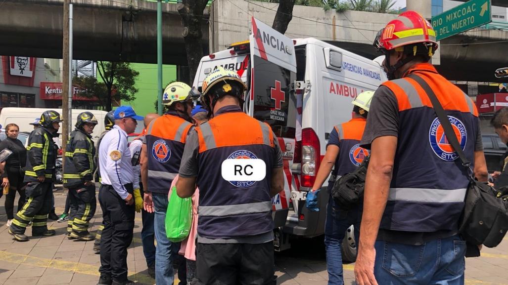 Estudiante cae a zona de vías en el Metro Línea 7 y es rescatado con vida