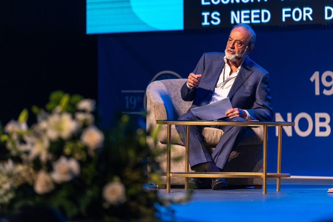 El empresario Carlos Slim participó en la ponencia “Sesión de Orientación a Jóvenes” dentro de la Cumbre Mundial de Premios Nobel de la Paz. Foto. Especial