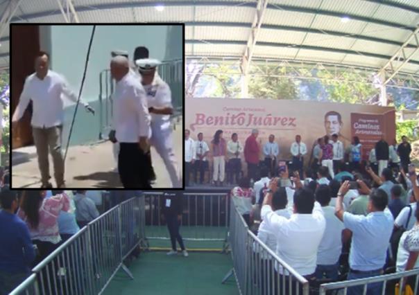 Agreden a AMLO con botella de agua en protesta por reforma judicial (VIDEO)