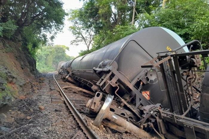 Se descarrilan 18 vagones de un tren de CP-KCSM. Foto. La Voz de Michoacán