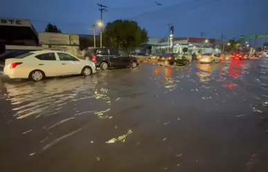 Bajo el agua la Vía José López Portillo en Tultitlán