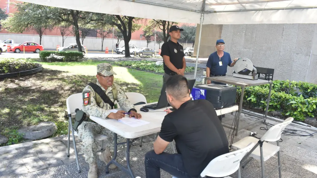 Inician Canje de Armas por Vales de Despensa en Monterrey