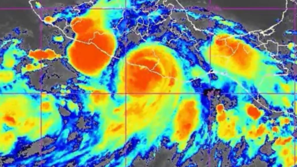 Huracán John llega a México y toca tierra en Marquelia, Guerrero