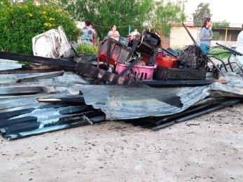 Incendio en Tianguis de la Mujer 1 consume algunos locales