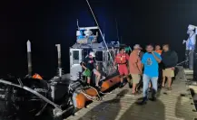 Marina rescata a 35 personas en peligro de naufragio en La Paz