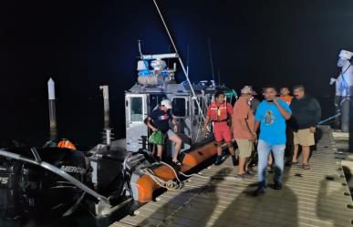 Marina rescata a 35 personas en peligro de naufragio en La Paz