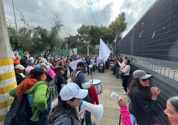 Trabajadores del PJ protestan en el INE contra la reforma al Poder Judicial