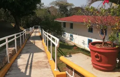 Deslave en UPN Xalapa obliga a desalojar salones; cierran universidad