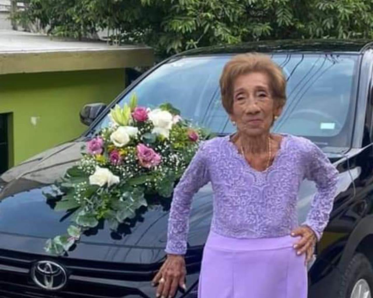 La abuelita porteña Enriqueta Reyes celebró de manera especial su centenario de vida en la ciudad de Tampico, rodeada de su numerosa familia y amistades. Foto: Redes sociales