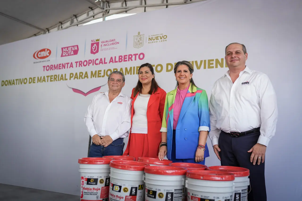 Entrega de donativo a familias afectadas por tormenta Alberto en Monterrey