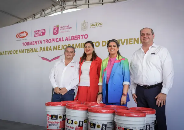 Entrega de donativo a familias afectadas por tormenta Alberto en Monterrey
