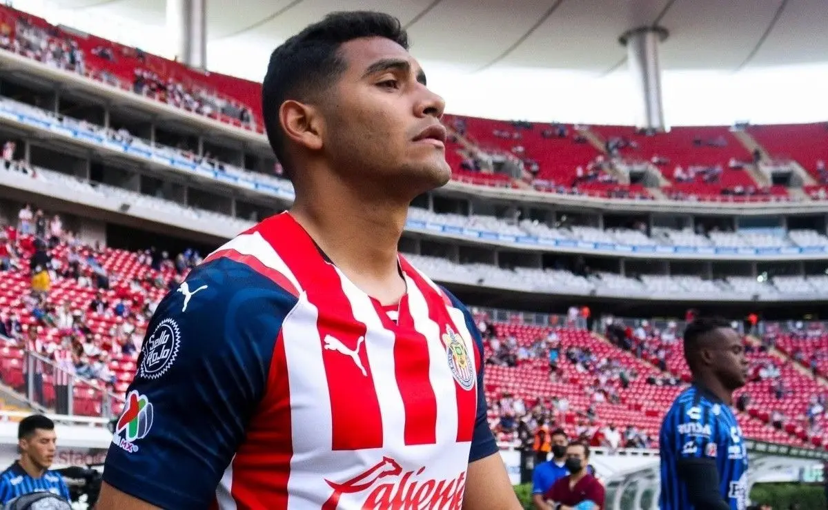 En la imagen Gilbeto Tiba Sepúlveda, jugador de Chivas de Guadalajara. Foto: Bolavip