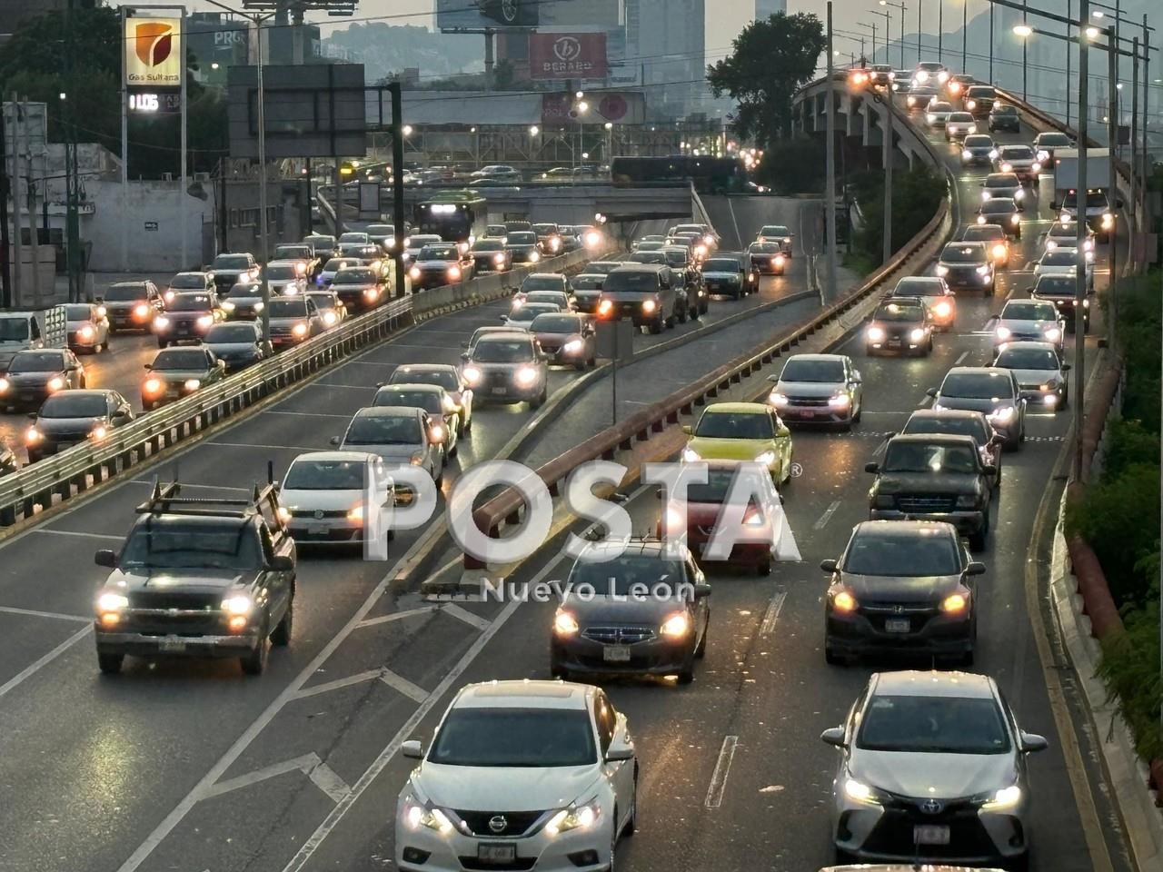 Tráfico en la ciudad de Monterrey. Foto: Diego Beltrán.