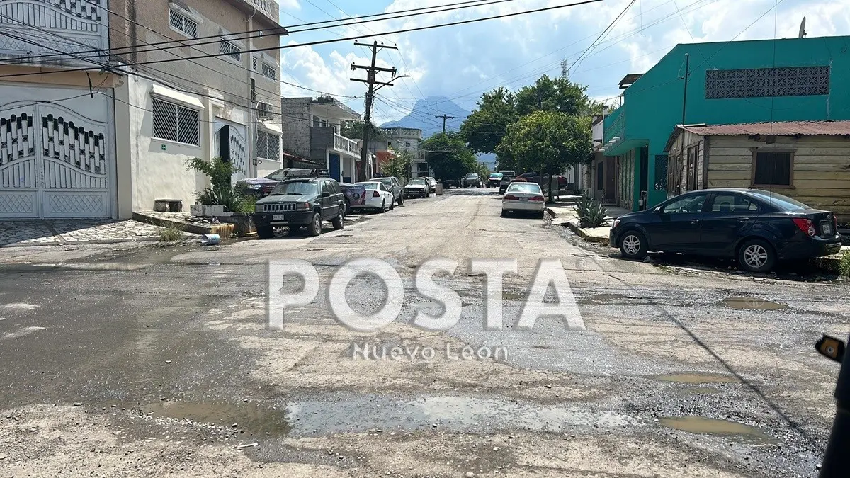 ¡Están hartos! Vecinos de Guadalupe tienen 4 meses viviendo entre aguas negras
