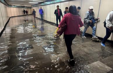 ¡Metro inundado! Acceso a Martín Carrera Línea 4 amanece lleno de agua