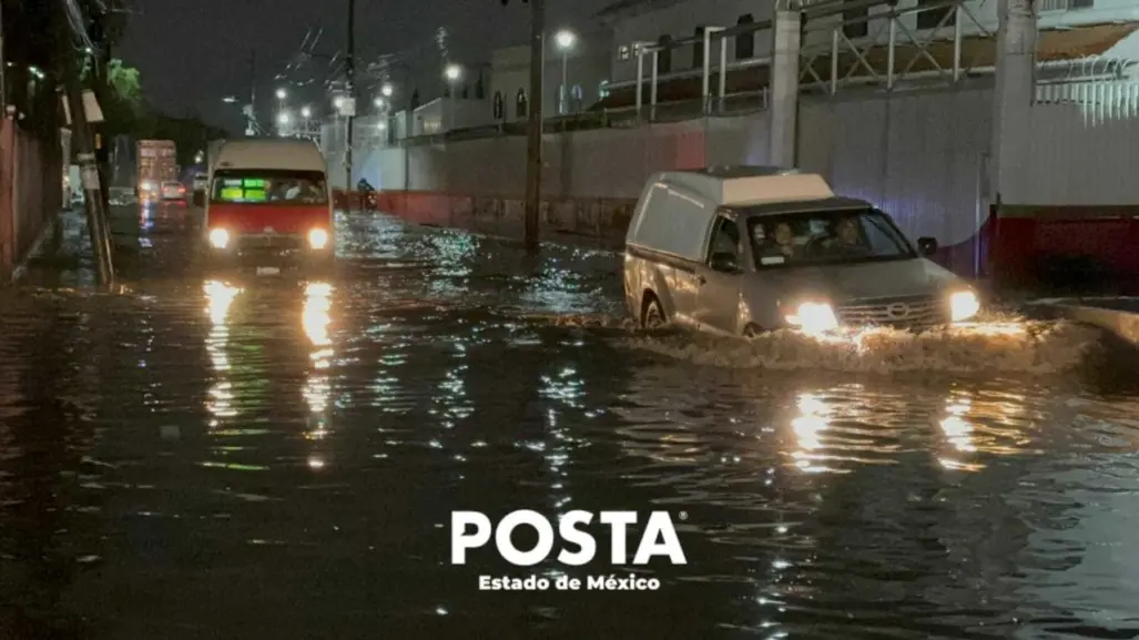 ¡A sacar la lancha! Se inunda Tultitlán (VIDEO)