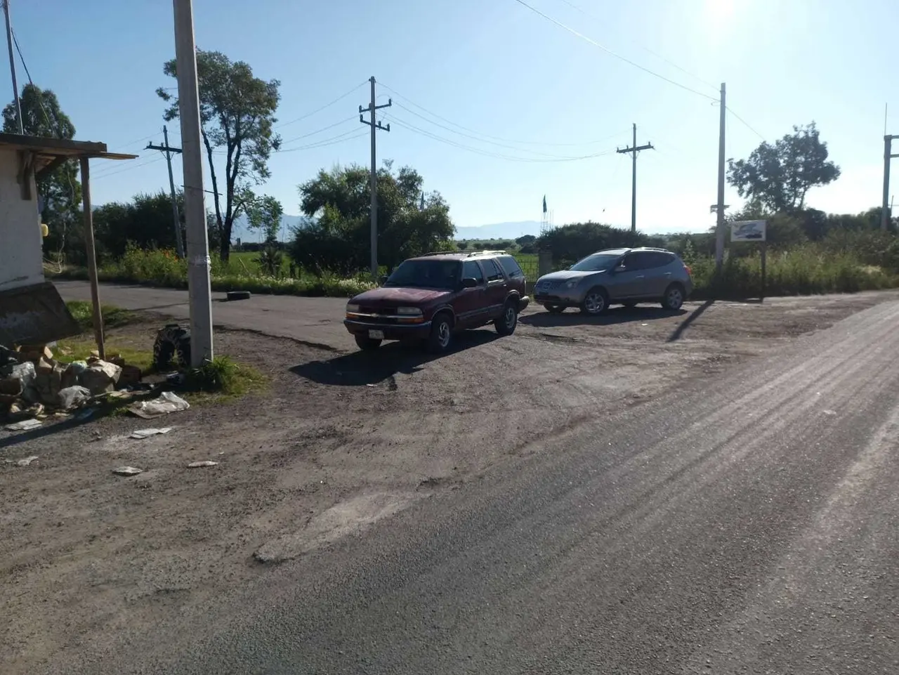 Padres bloquean carretera a Santiago Papasquiaro; piden destitución de docentes
