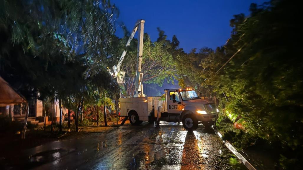 Tras paso de Helene, CFE restablece 94% del servicio en Quintana Roo y Yucatán