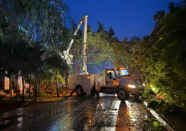 Tras paso de Helene, CFE restablece 94% del servicio en Quintana Roo y Yucatán