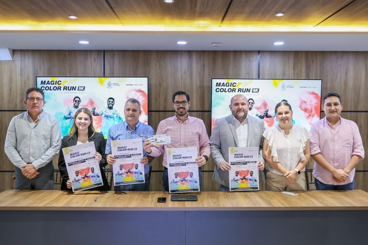 David de la Peña en el anuncio del Magic Color Run 2024 en Santiago. Foto: Municipio de Santiago.