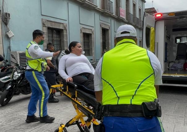 ¡Se le adelantó el parto! Policía Auxiliar es llevada al hospital