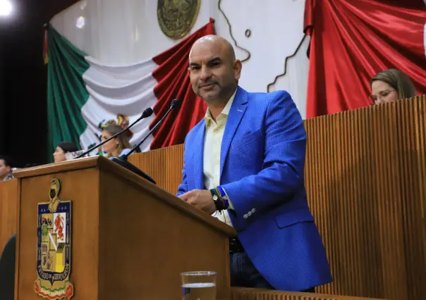 Congreso llama a comparecer a Secretaria de Educación por cierre de escuelas comerciales