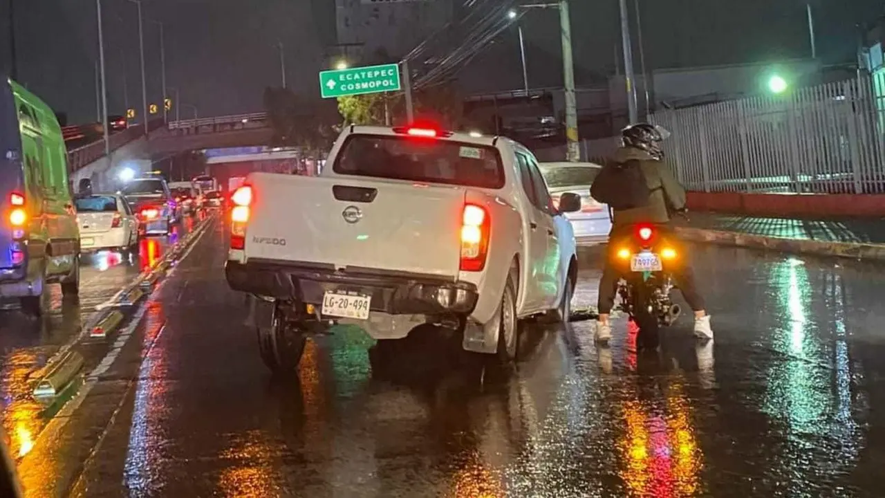 El conductor de la camioneta no sufrió lesiones, pero los daños en su vehículo fueron cuantiosos. Foto: Fernando Cruz