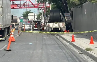 Tráiler sin frenos impacta contra parabús y deja dos muertos en Apodaca