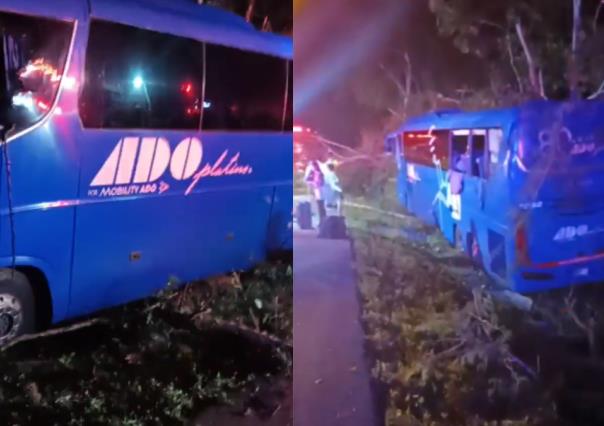 Autobús de ADO se sale de la carretera en la autopista Mérida-Cancún