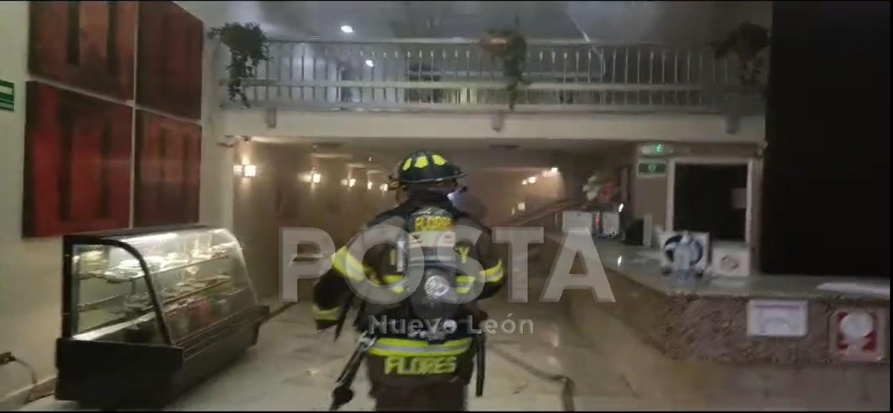 Salva a huéspedes en medio de un incendio. Foto. Raymundo Elizalde