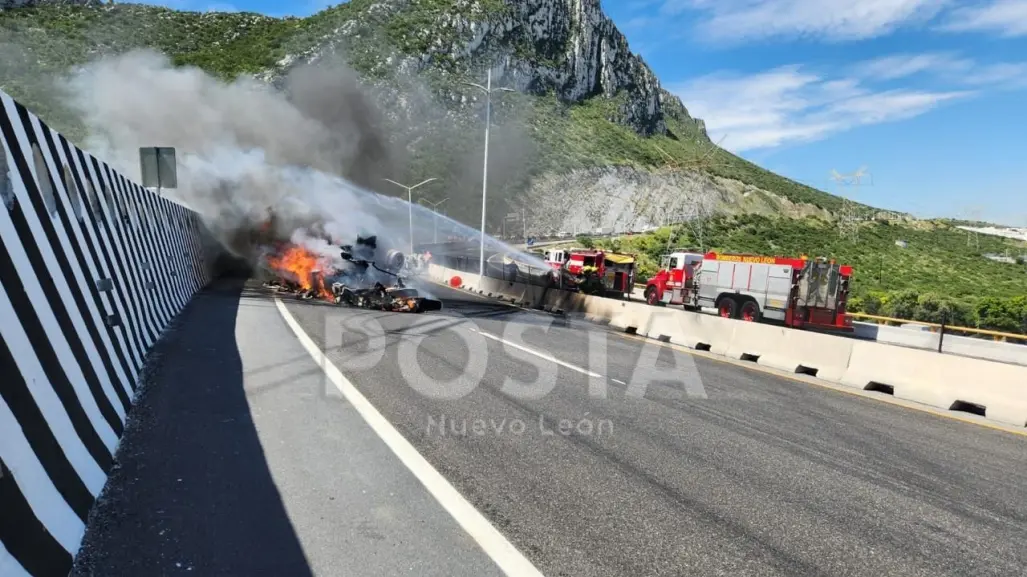 Incendio en la autopista a Saltillo-Monterrey