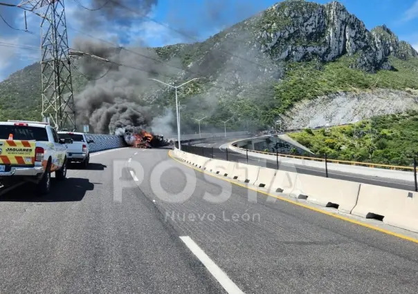 Continúa cerrada autopista Saltillo-Monterrey en ambos sentidos