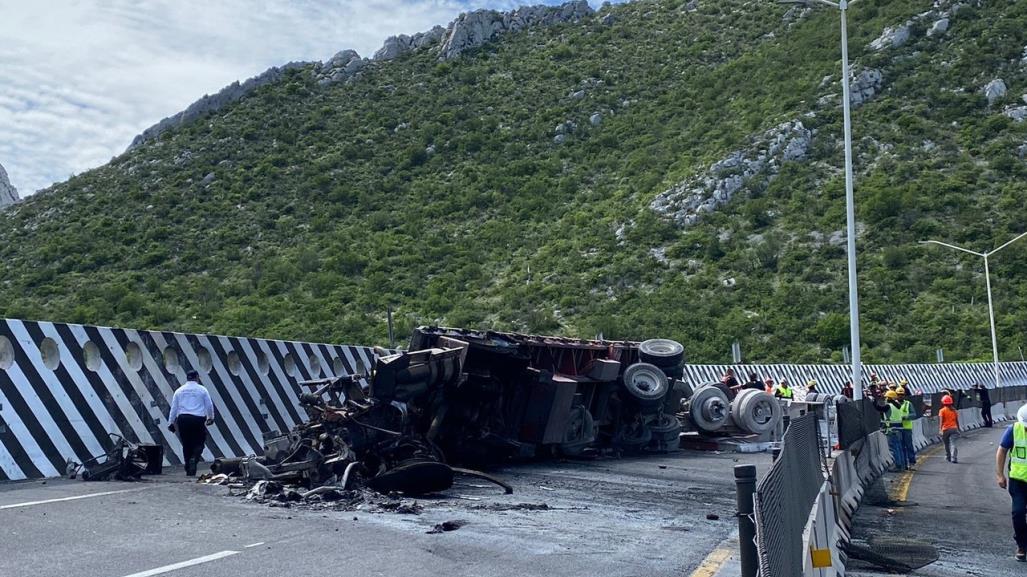 Van 4 muertos en el incendio de la autopista Saltillo-Monterrey