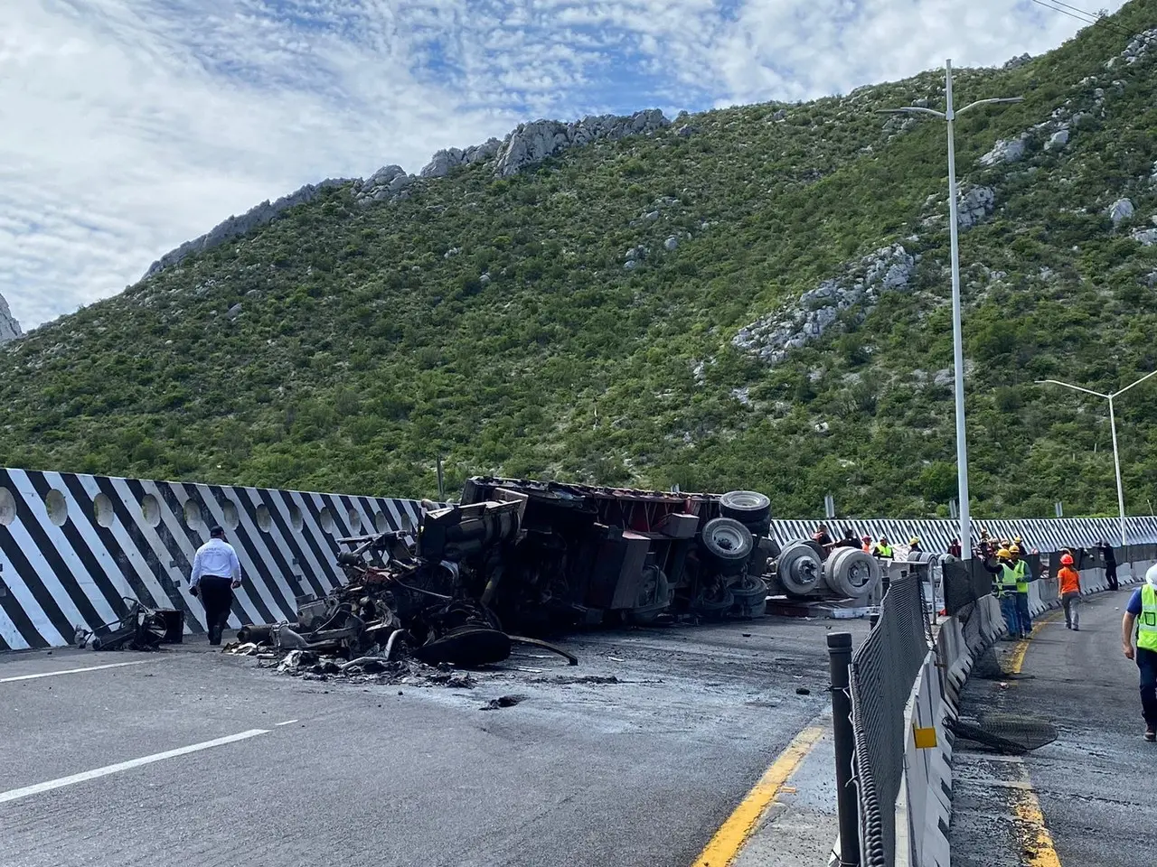 Accidente en la Saltillo-Monterrey. Foto de Protección Civil de NL.