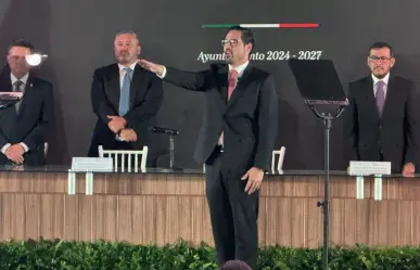 Rinde protesta David de la Peña en su relección por Santiago