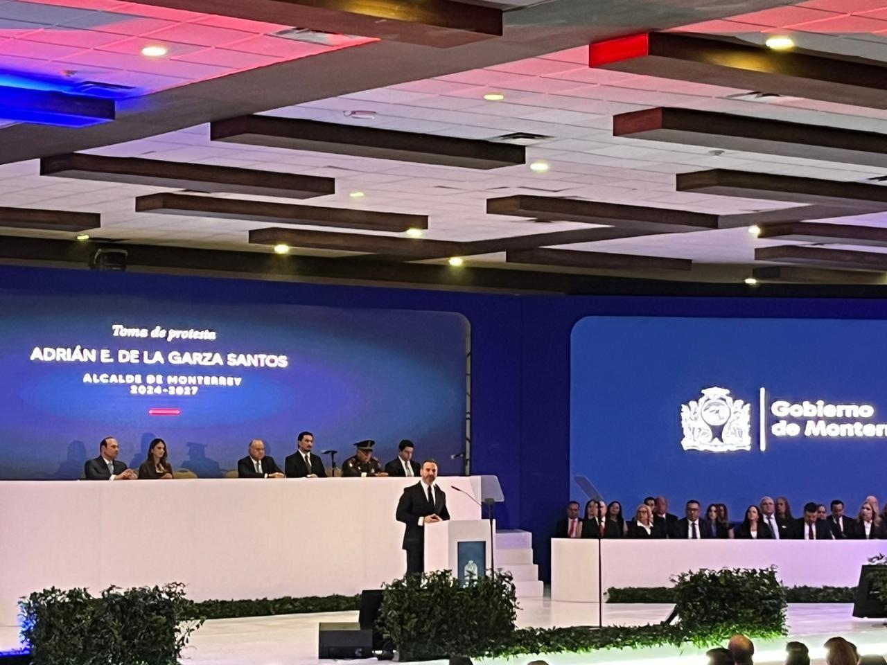 Adrián de la Garza toma protesta como alcalde de Monterrey