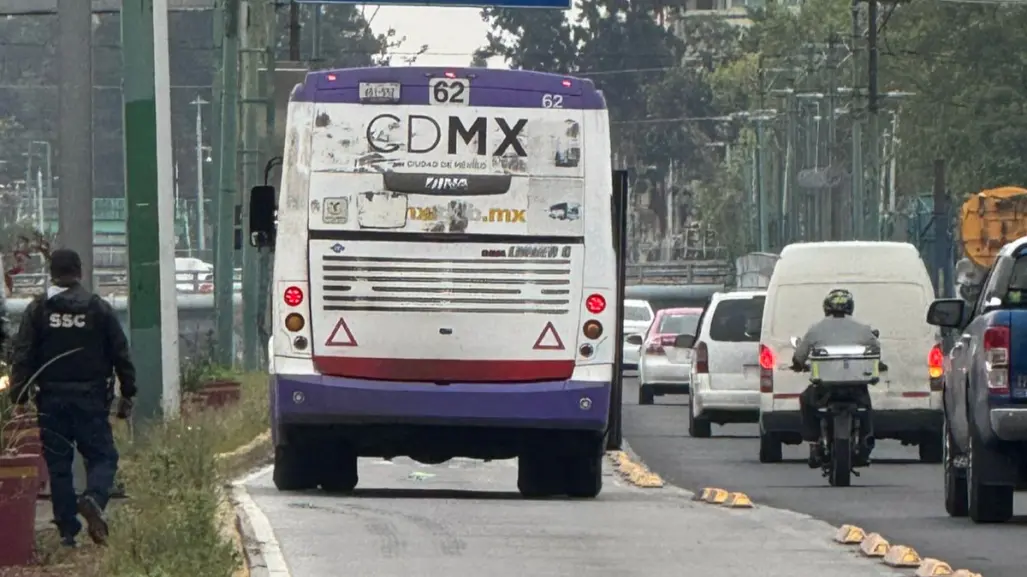 Muere adulto mayor arrollado por unidad de transporte público frente al AICM