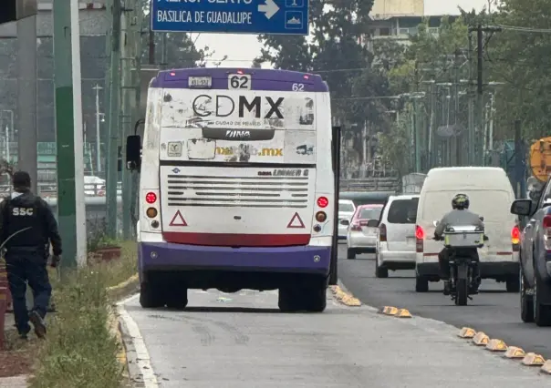 Muere adulto mayor arrollado por unidad de transporte público frente al AICM