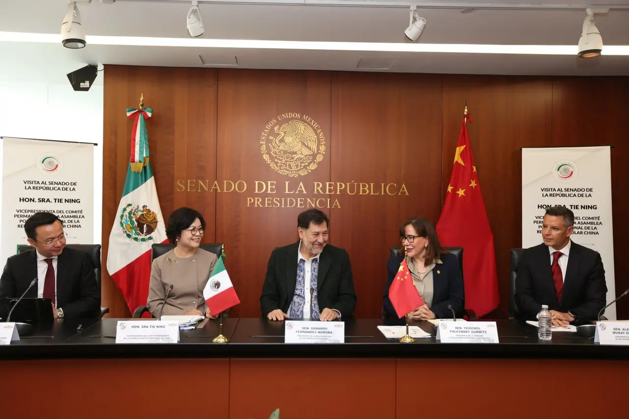Tie Ning y Gerardo Fernández Noroña se reúnen en el Senado de México