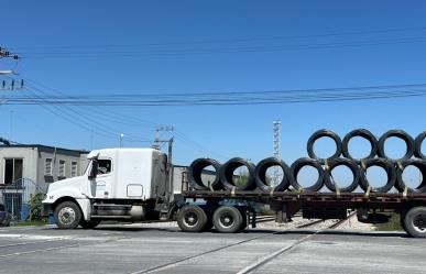 Manolo Jiménez plantea mejorar la seguridad en cruce ferroviario de Saltillo