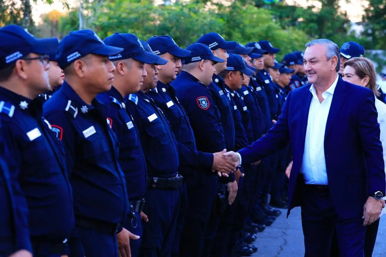 El alcalde Héctor García en evento con policías de Guadalupe. Foto: Gobierno de Guadalupe