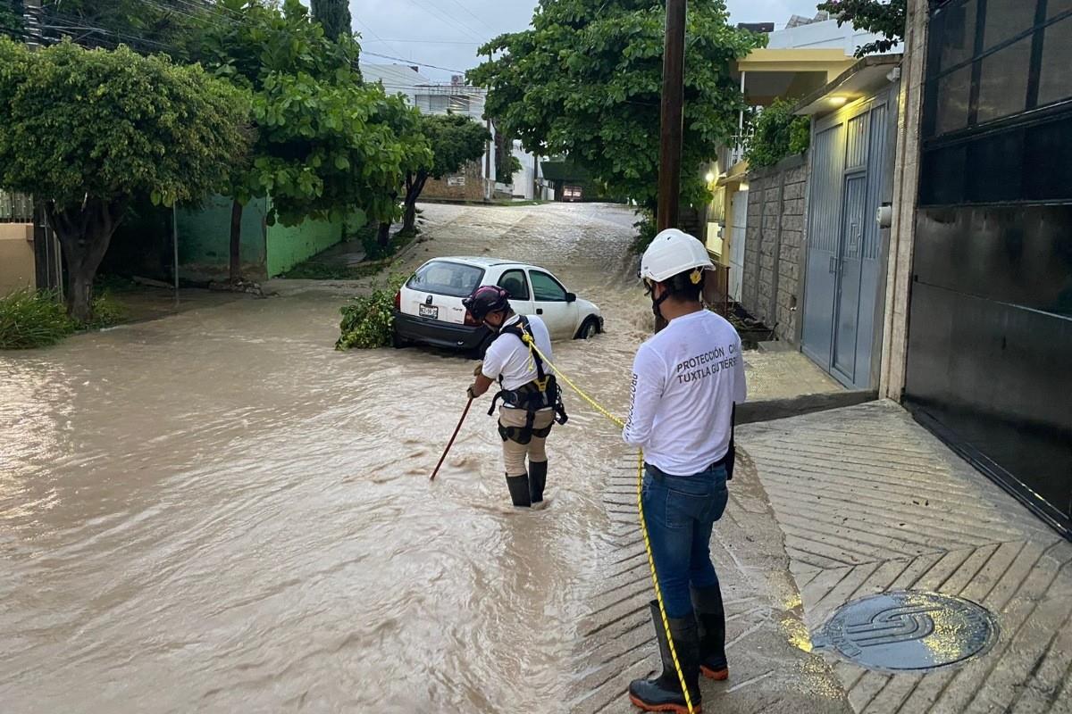 Autoridades estatales haciendo frente a las inundaciones Foto: X(Twitter) @pcivilchiapas