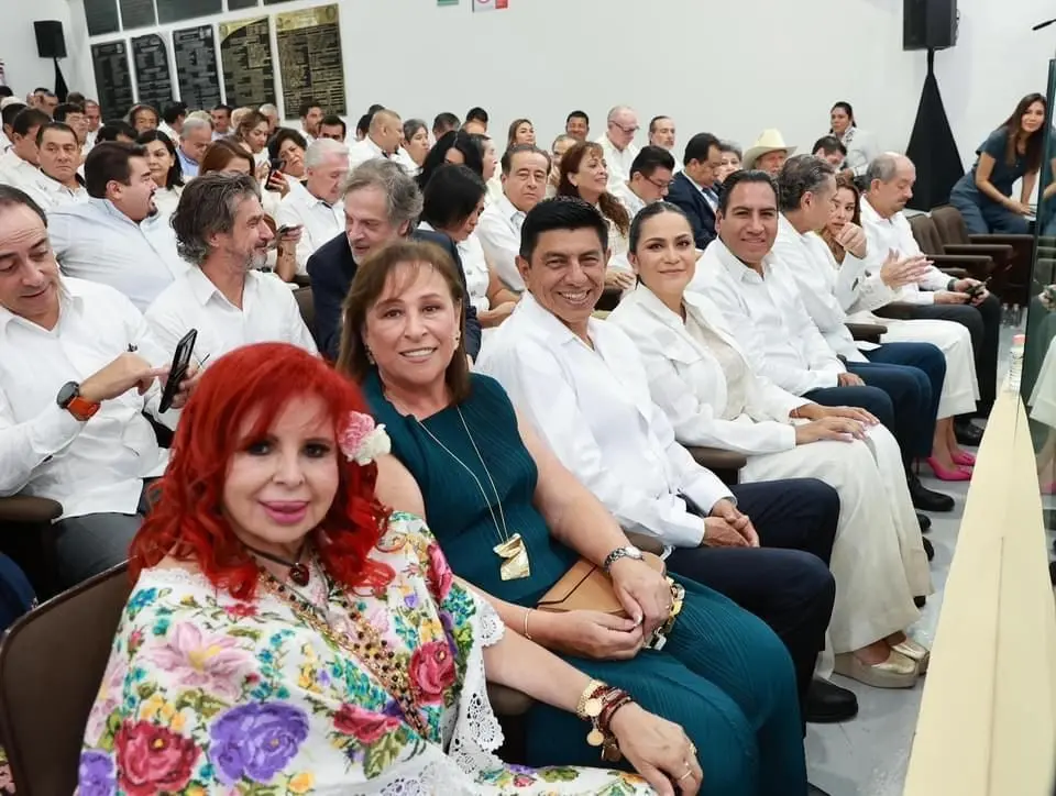 Rocío Nahle García, gobernadora electa de Veracruz, acompañó al nuevo mandatario de Tabasco, Javier May Rodríguez, a su toma protesta. Foto: Pull Nahle.